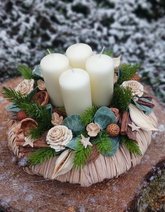 Adventní věnec v přírodních tónech